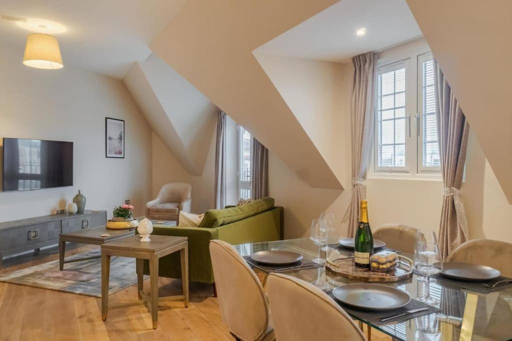 Апартаменты Luxury Penthouse - Castle Views - 2 Bed & Parking Виндзор Экстерьер фото