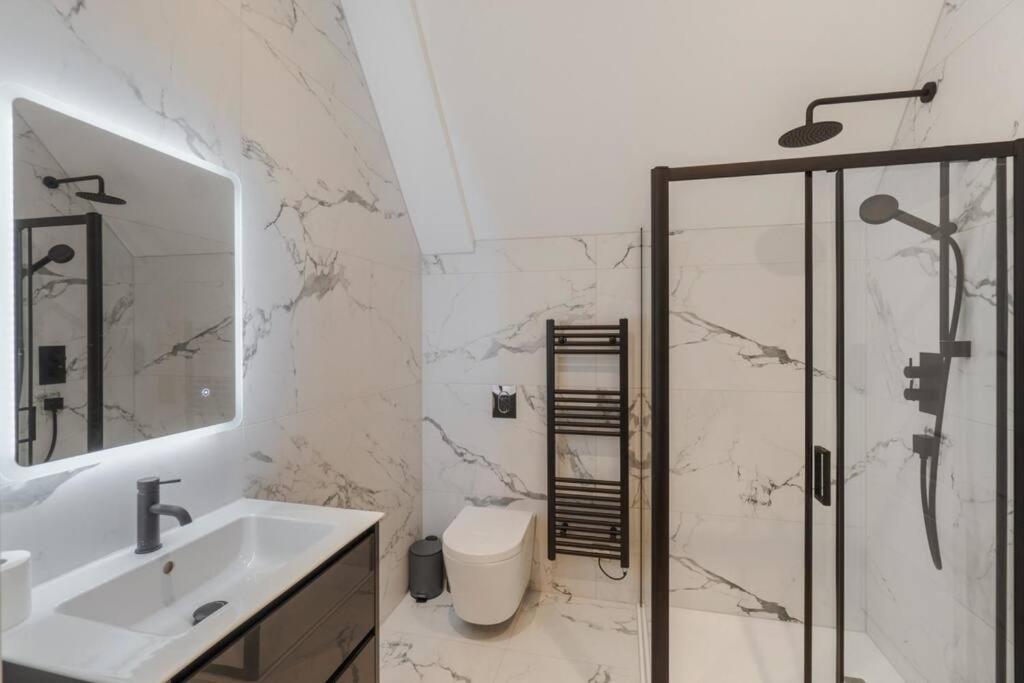 Апартаменты Luxury Penthouse - Castle Views - 2 Bed & Parking Виндзор Экстерьер фото